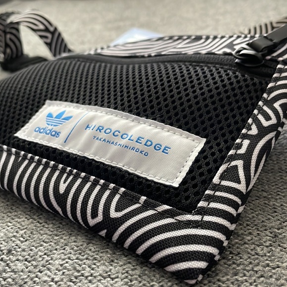 BNWT Adidas crossbody/waist pouch - Picture 5 of 7